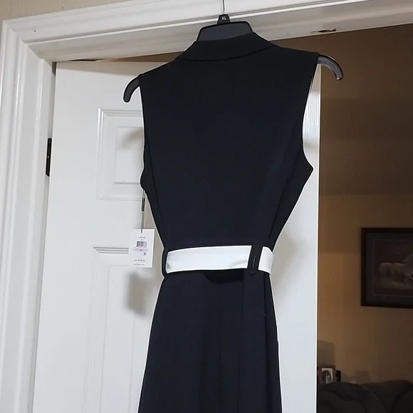 Dresses - Picture 2 of 4